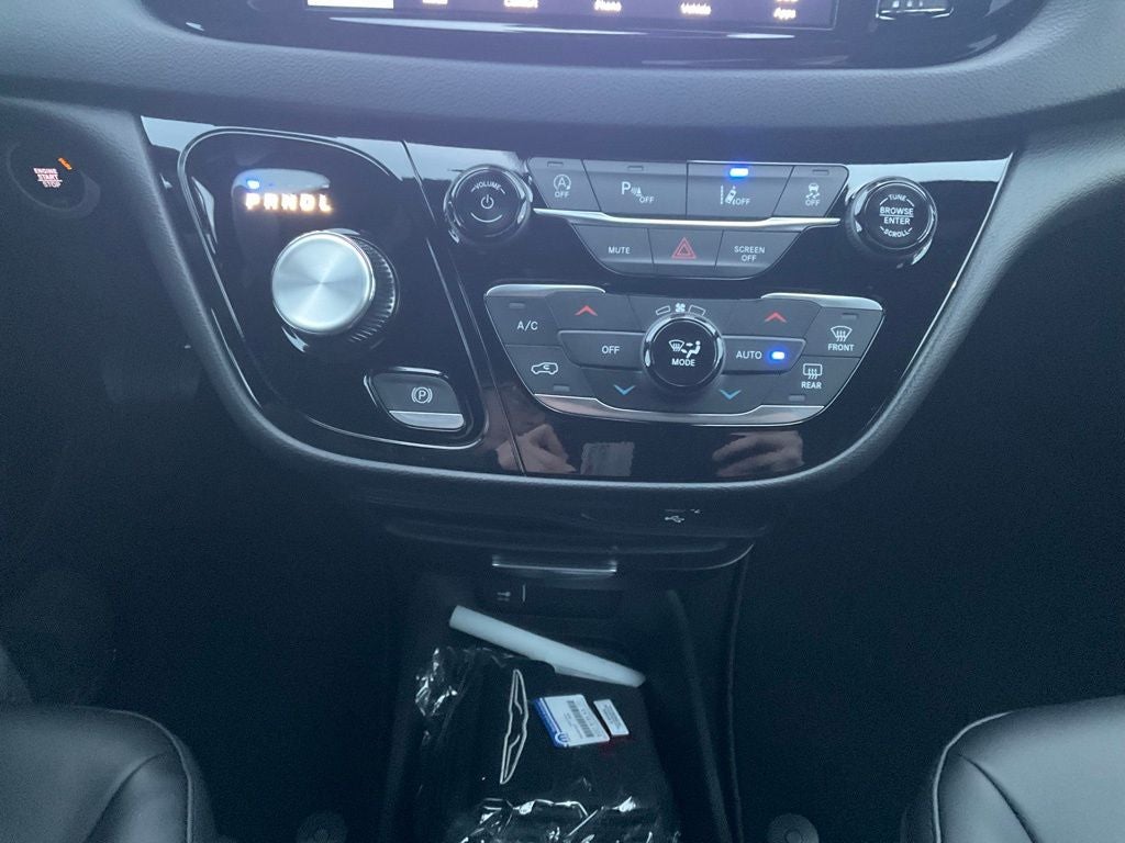 2026 Chrysler Voyager VOYAGER LX