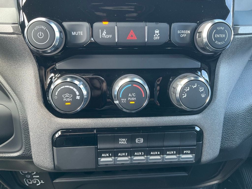 2025 RAM Ram 3500 Chassis Cab RAM 3500 TRADESMAN CHASSIS REGULAR CAB 4X4 84' CA