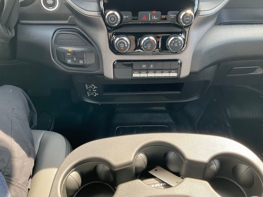 2025 RAM Ram 3500 Chassis Cab RAM 3500 TRADESMAN CREW CAB CHASSIS 4X4 60' CA