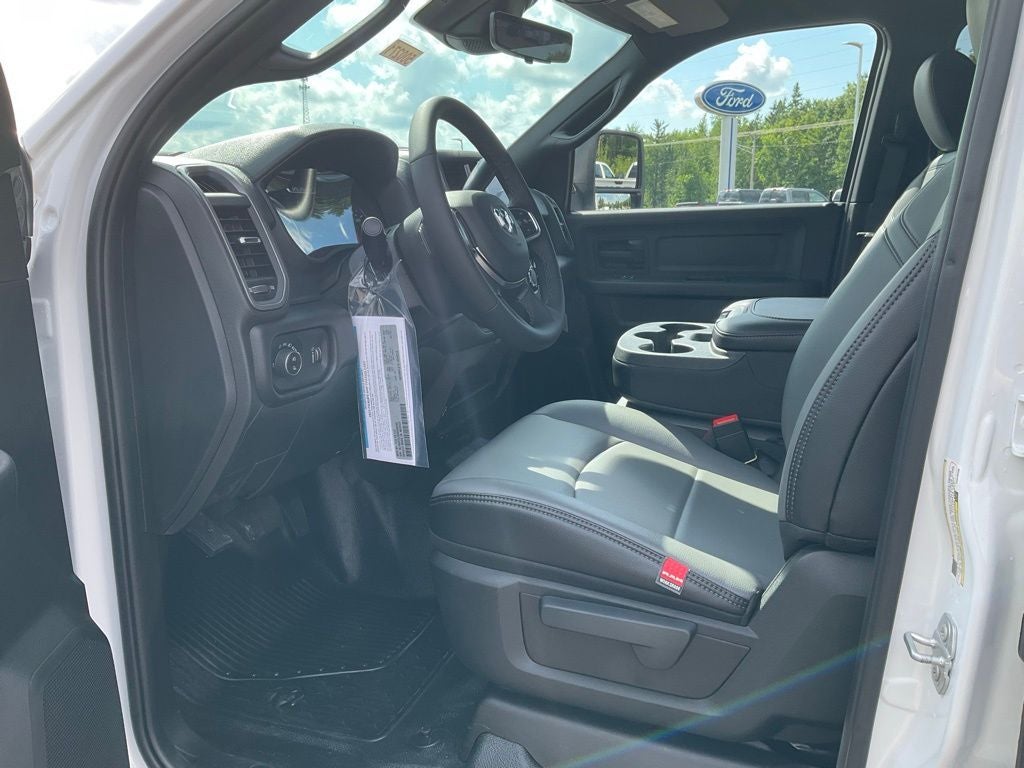 2025 RAM Ram 3500 Chassis Cab RAM 3500 TRADESMAN CREW CAB CHASSIS 4X4 60' CA