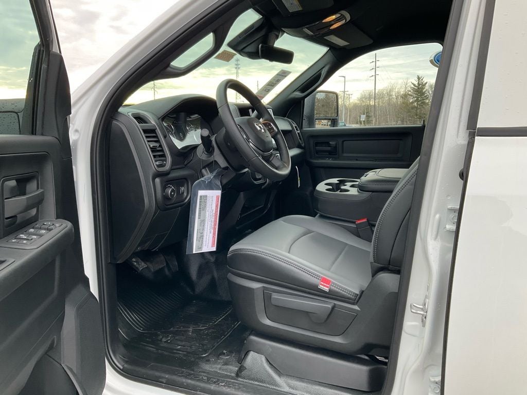 2026 RAM Ram 3500 Chassis Cab RAM 3500 TRADESMAN CREW CAB CHASSIS 4X4 60' CA