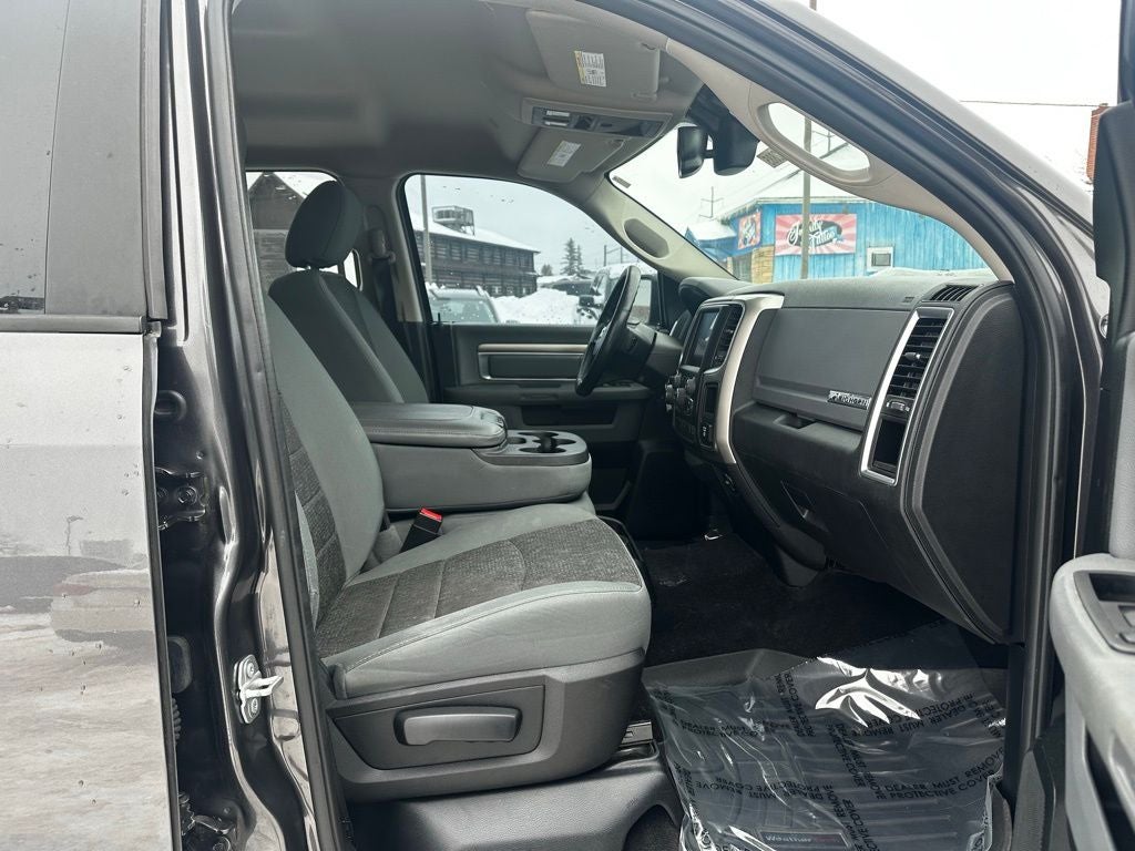 2017 RAM 1500 Big Horn Crew Cab 4x4 5'7' Box