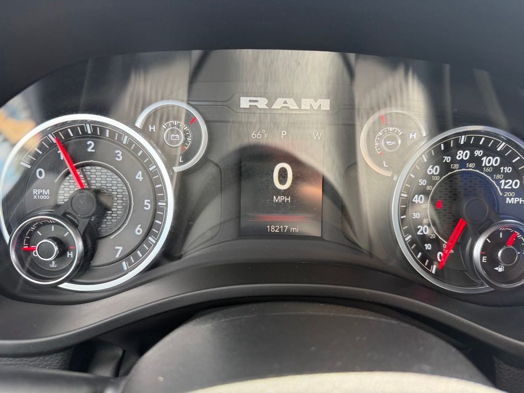 2024 RAM 1500 Big Horn Crew Cab 4x4 5'7' Box