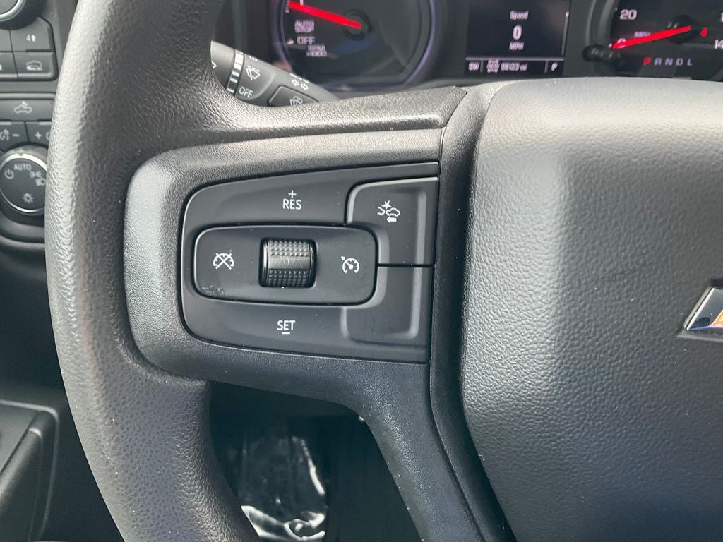 2023 Chevrolet Silverado 1500 4WD Crew Cab Short Bed Custom