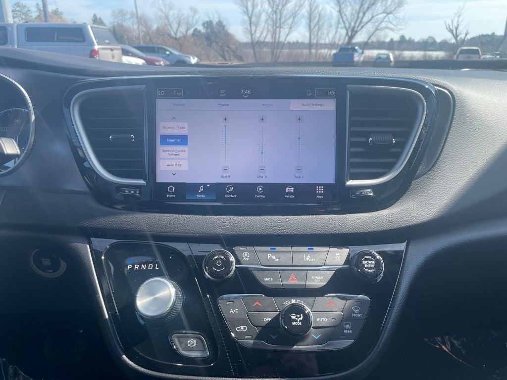 2026 Chrysler Voyager VOYAGER LX