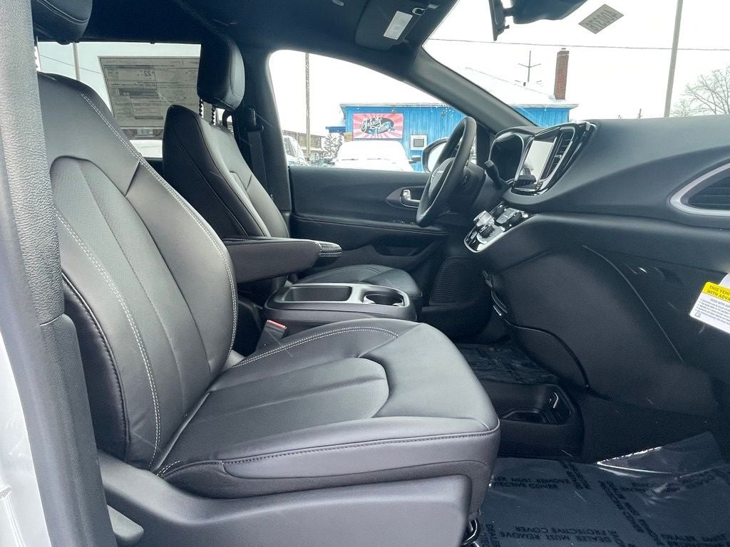 2026 Chrysler Voyager VOYAGER LX