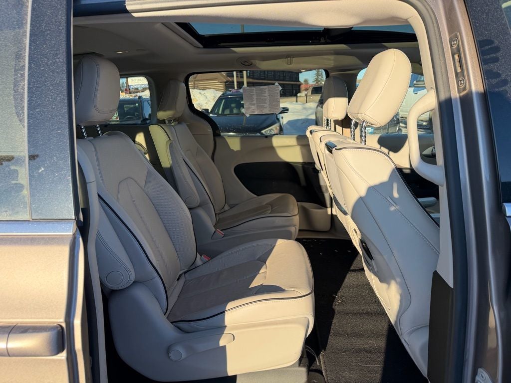 2017 Chrysler Pacifica Hybrid Platinum