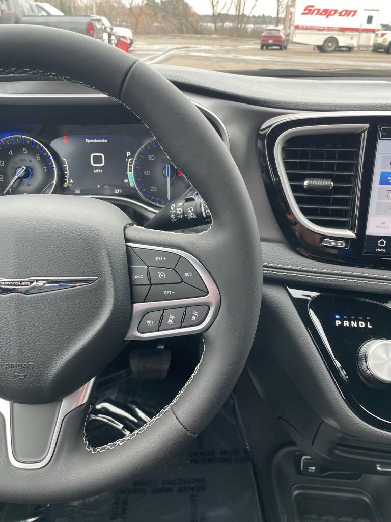 2026 Chrysler Pacifica PACIFICA SELECT AWD