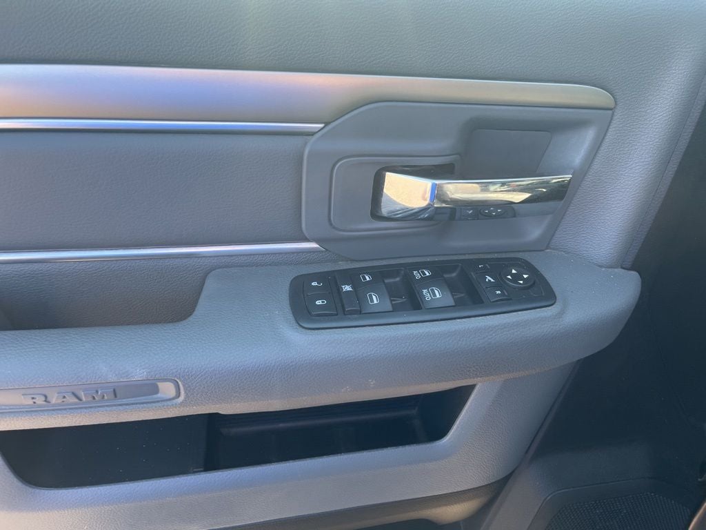 2017 RAM 1500 Big Horn Crew Cab 4x4 5'7' Box